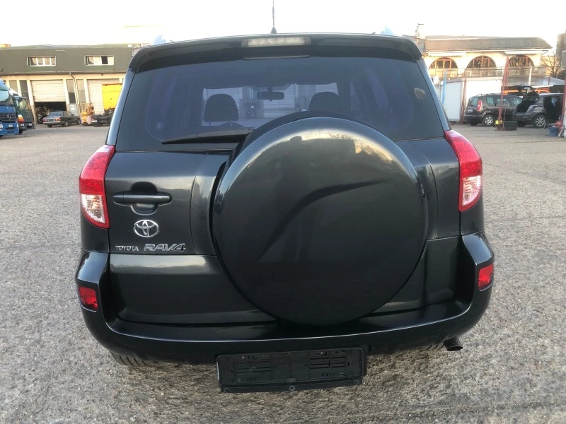 Toyota Rav4 2.2 D4D, снимка 8 - Автомобили и джипове - 44437877