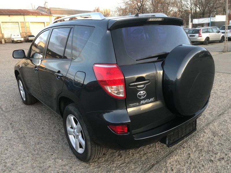 Toyota Rav4 2.2 D4D, снимка 7 - Автомобили и джипове - 44437877