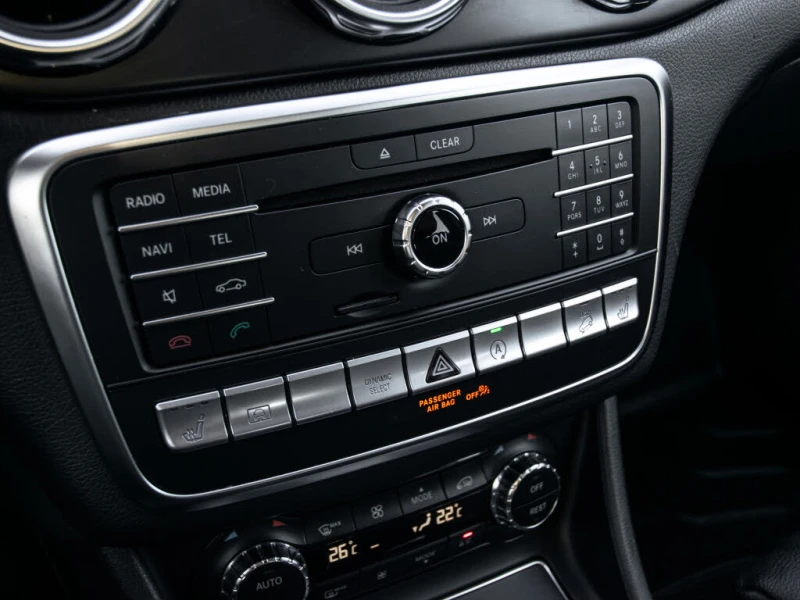 Mercedes-Benz GLA 250 4matic * CLEAN CARFAX * АвтоКредит * (ЦЕНА ДО БГ), снимка 15 - Автомобили и джипове - 53514891