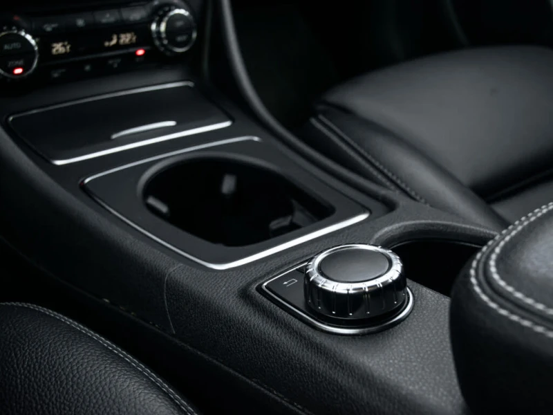 Mercedes-Benz GLA 250 4matic * CLEAN CARFAX * АвтоКредит * (ЦЕНА ДО БГ), снимка 17 - Автомобили и джипове - 53514891