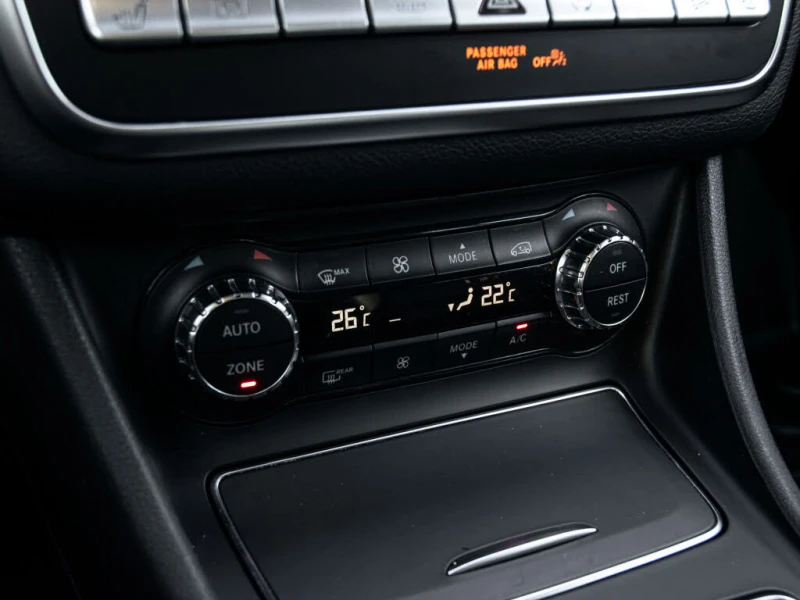 Mercedes-Benz GLA 250 4matic * CLEAN CARFAX * АвтоКредит * (ЦЕНА ДО БГ), снимка 16 - Автомобили и джипове - 53514891