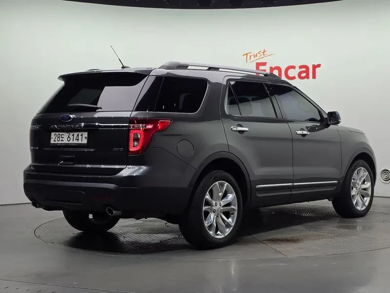 Ford Explorer 3.5 AWD - САМО 30% АВАНС, снимка 2 - Автомобили и джипове - 55429860