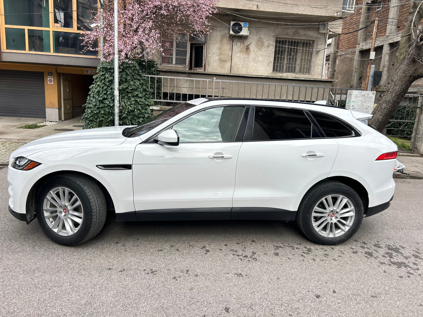 Jaguar F-PACE AWD 300T, снимка 2 - Автомобили и джипове - 54007864