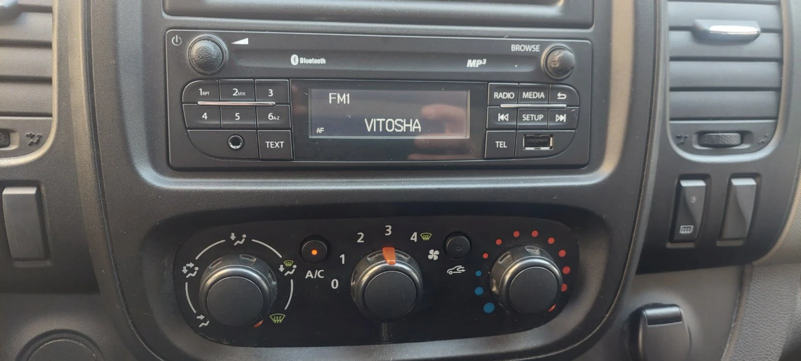 Renault Trafic 1.6 dti клима, снимка 14 - Бусове и автобуси - 53980035