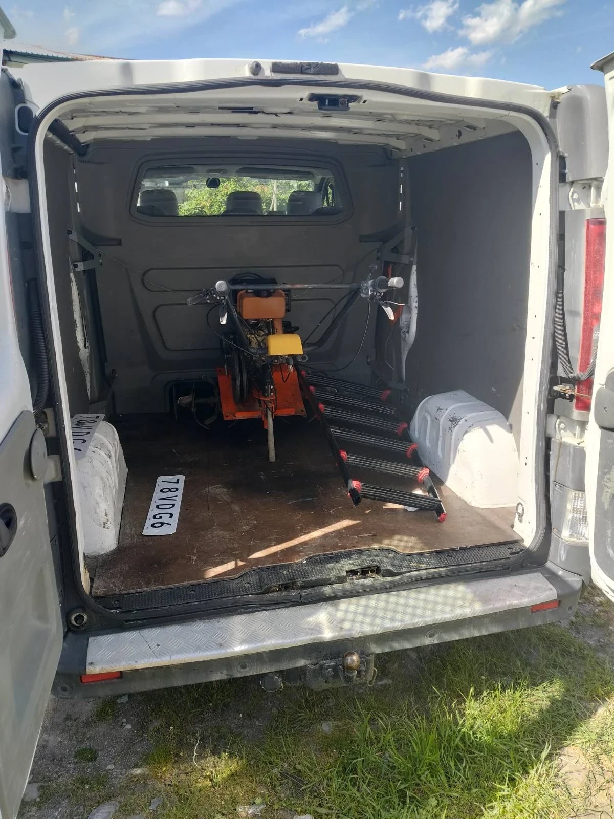Nissan Primastar, снимка 7 - Бусове и автобуси - 54400476
