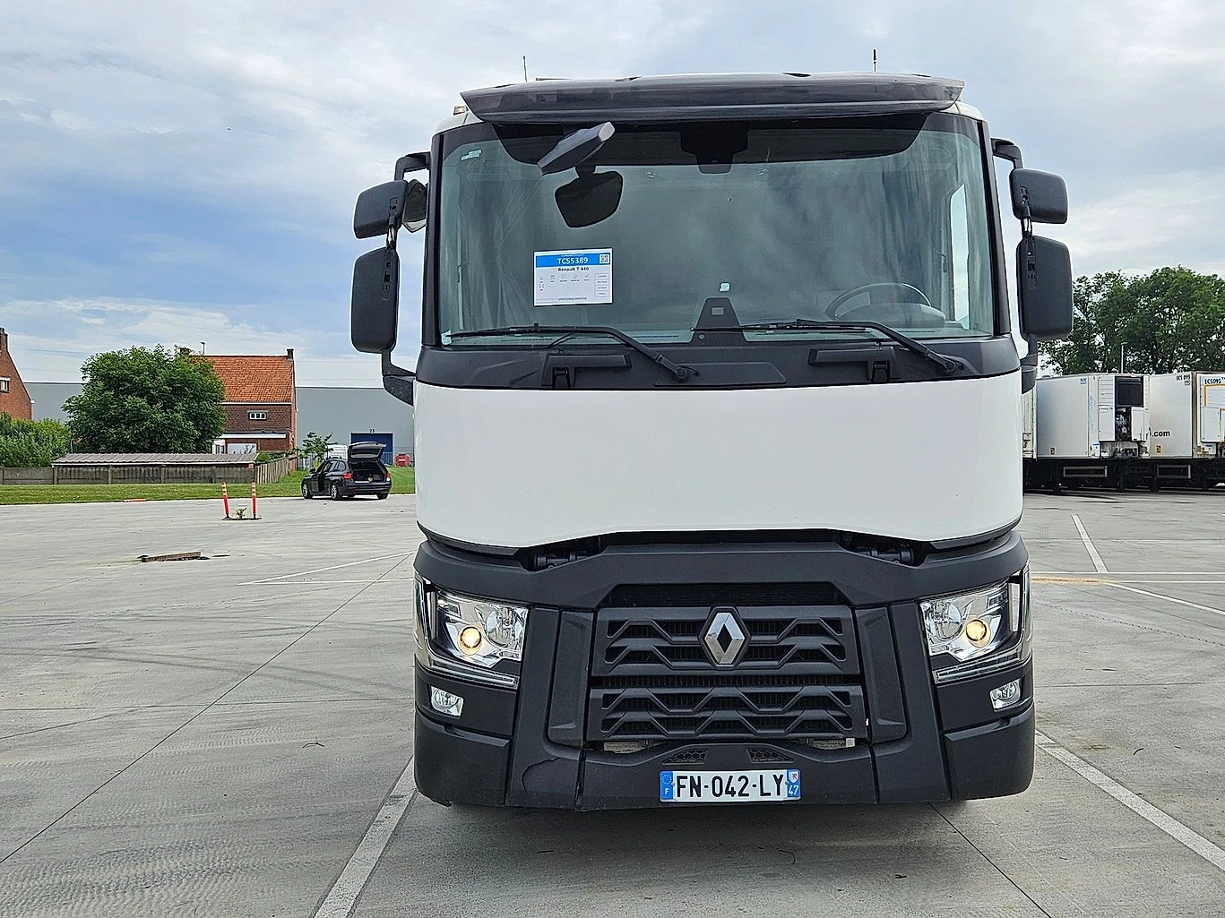 Renault T 11 000 л. Изолирана, неръждаема стомана, снимка 2 - Камиони - 55775204