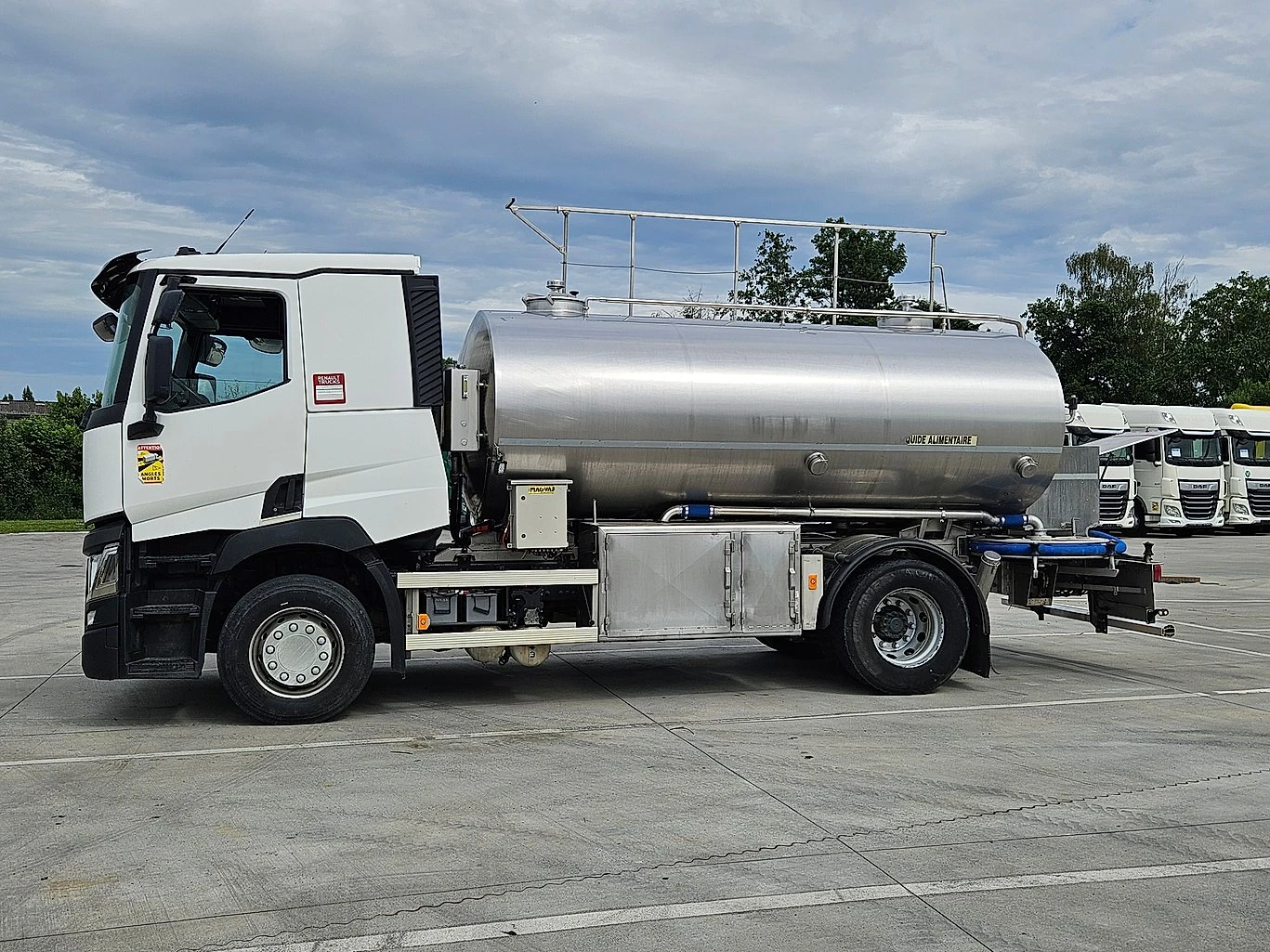 Renault T 11 000 л. Изолирана, неръждаема стомана, снимка 6 - Камиони - 55775204