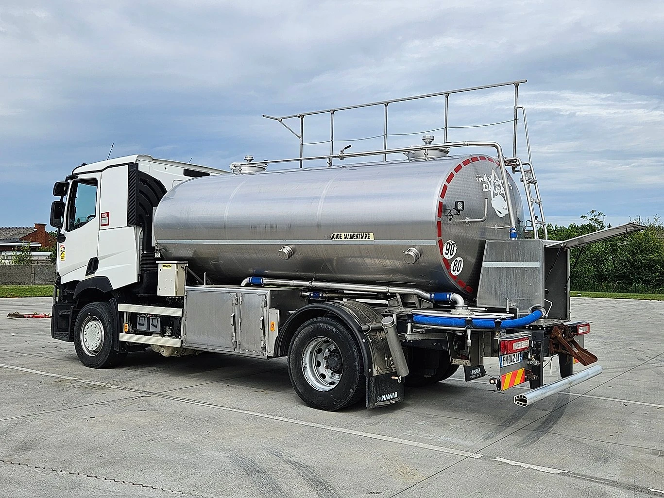 Renault T 11 000 л. Изолирана, неръждаема стомана, снимка 4 - Камиони - 55775204