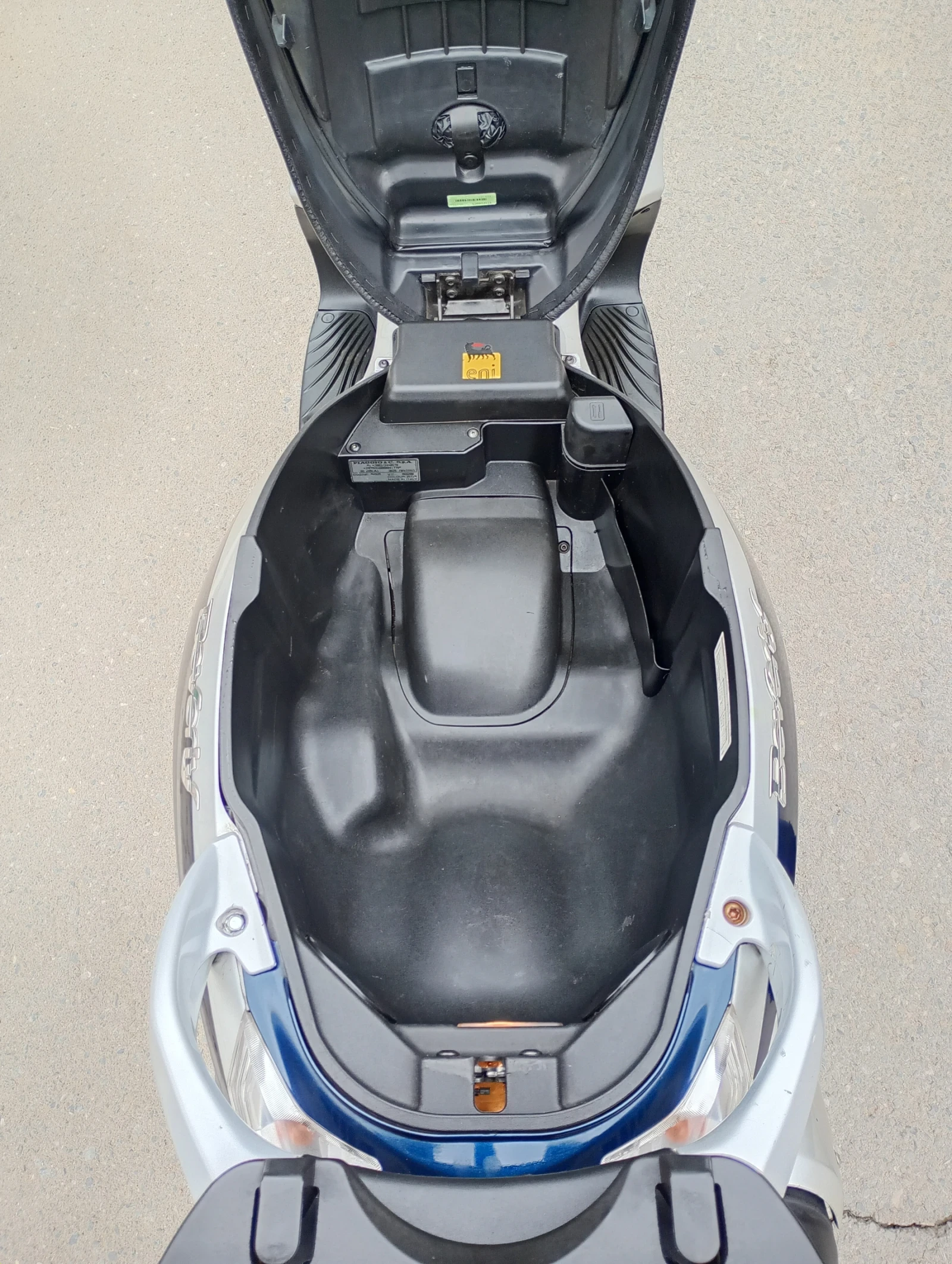 Piaggio Beverly 300 Инжекцион 2014г., снимка 12 - Мотоциклети и мототехника - 53955868