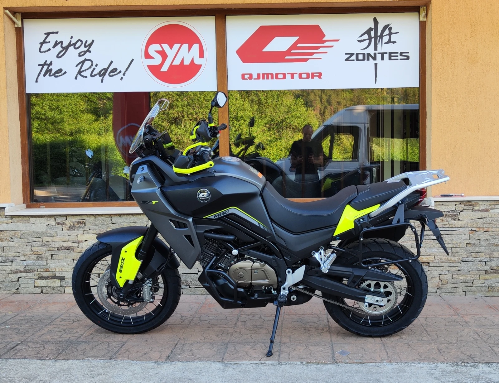 Suzuki V-strom QJMotor SVT 650
