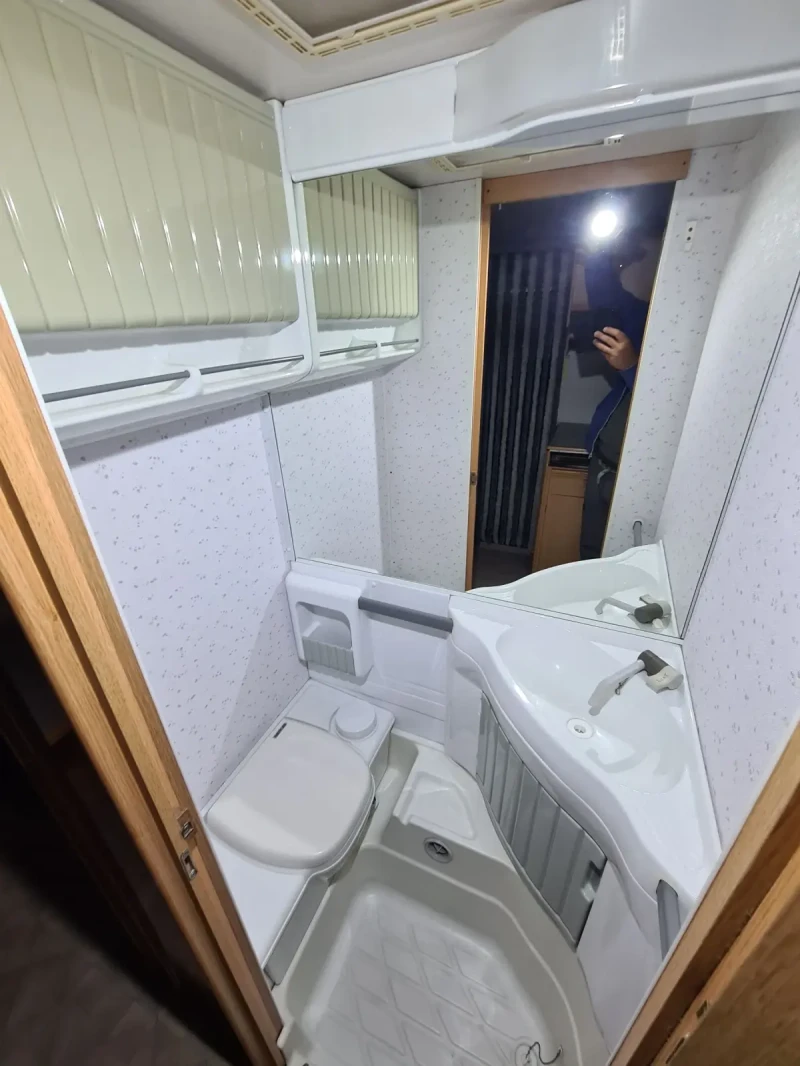 Каравана Knaus Sudwind, снимка 17 - Каравани и кемпери - 52463026