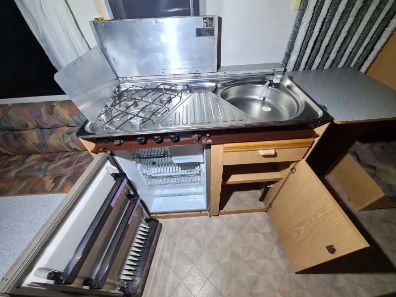 Каравана Knaus Sudwind, снимка 16 - Каравани и кемпери - 52463026