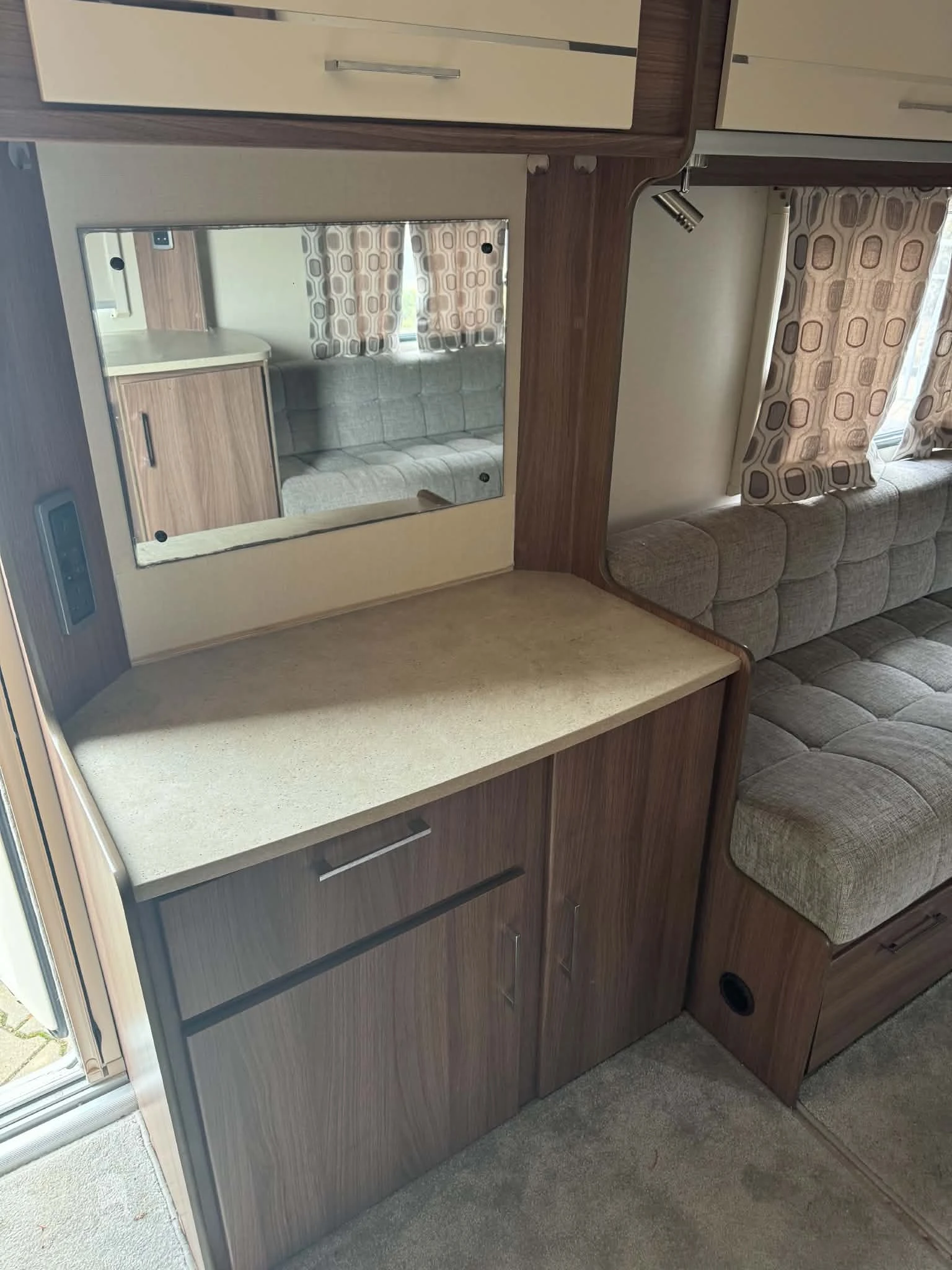 �������� Lunar Venos | Mobile.bg � ����������� 4