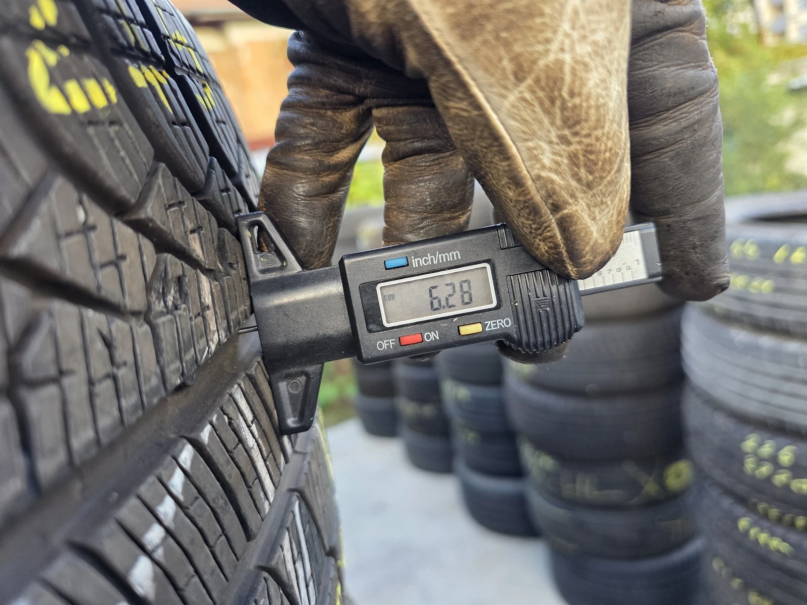 Гуми Зимни 275/35R19, снимка 6 - Гуми и джанти - 56729886