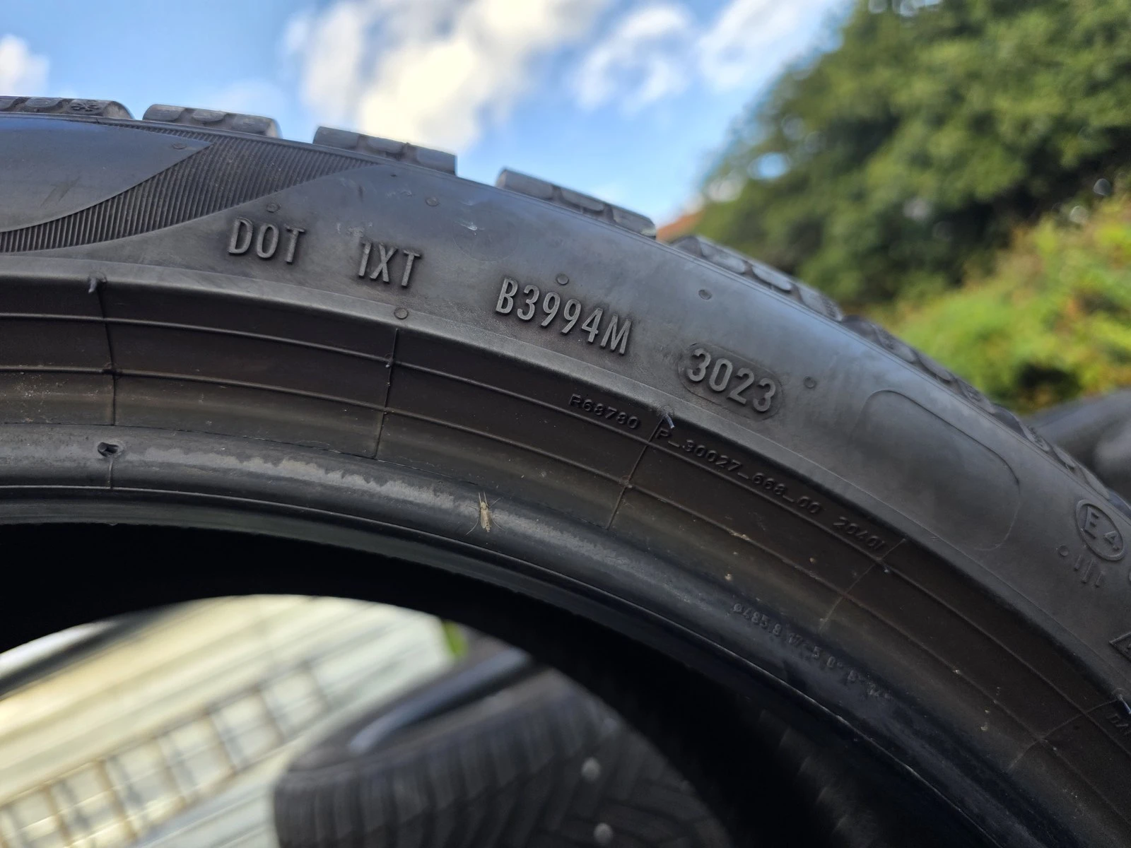 Гуми Зимни 275/35R19, снимка 7 - Гуми и джанти - 56729886
