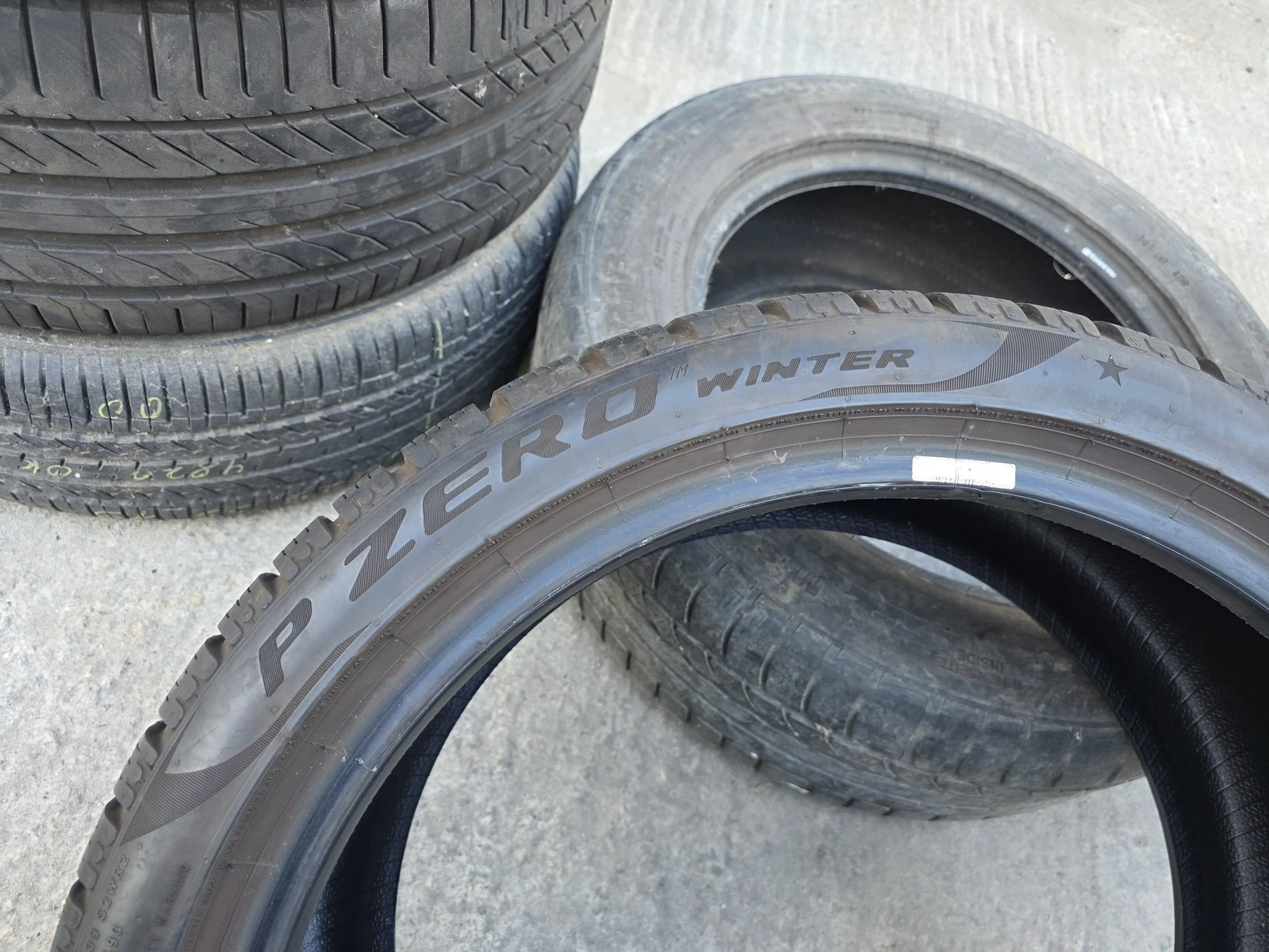 Гуми Зимни 275/35R19, снимка 9 - Гуми и джанти - 56729886