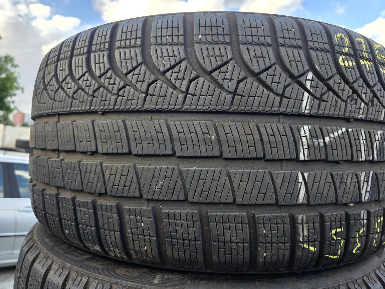 Гуми Зимни 275/35R19