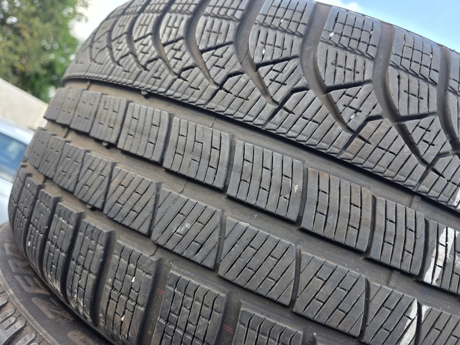 Гуми Зимни 275/35R19, снимка 3 - Гуми и джанти - 56729886