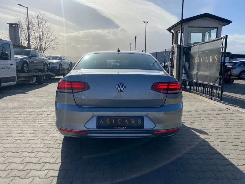 VW Passat 1.6D DISTRONIC EURO 6B, снимка 4 - Автомобили и джипове - 39359832