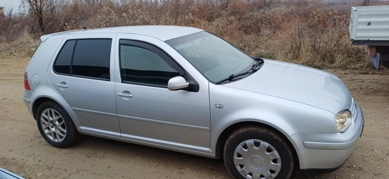 VW Golf, снимка 4 - Автомобили и джипове - 49296094