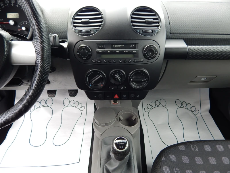 VW Beetle 1.6i* ПЕРФЕКТНА* , снимка 12 - Автомобили и джипове - 50379423