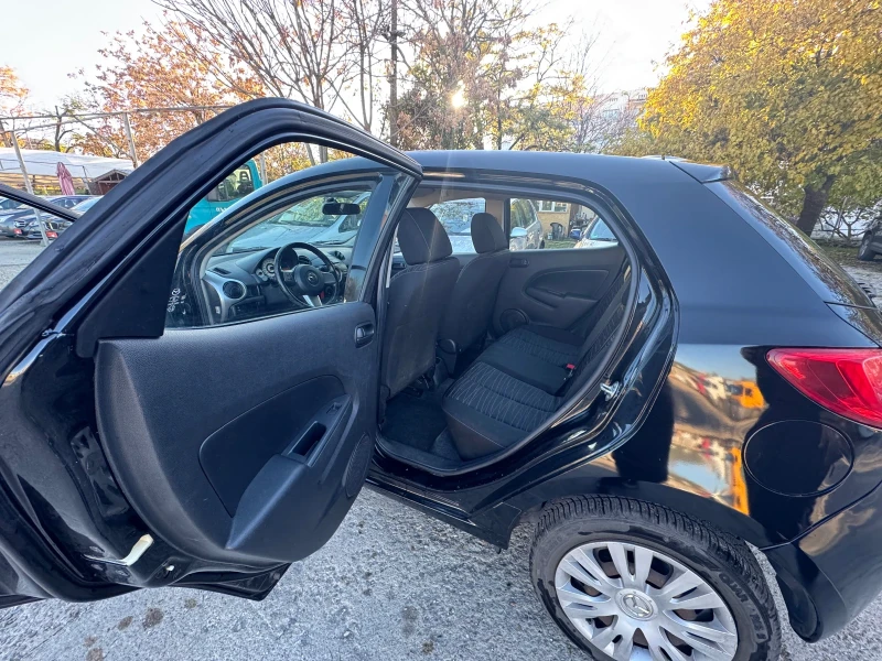 Mazda 2, снимка 12 - Автомобили и джипове - 52264774