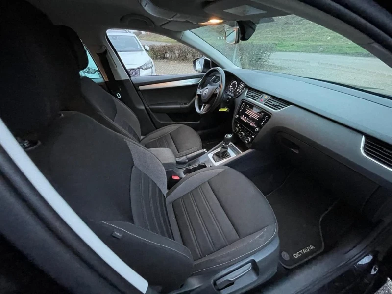 Skoda Octavia 1.5 TSI Ambition Business, снимка 7 - Автомобили и джипове - 53003799