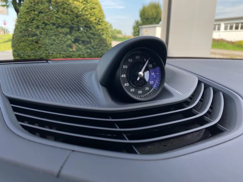 Porsche Taycan GTS/598HP/SPORT-TIRUSMO/BOSE/PANO/360/851v, снимка 16 - Автомобили и джипове - 53043268