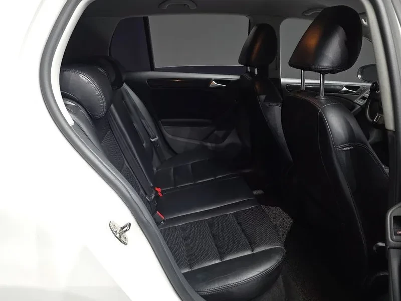 VW Golf 6Th Generation 1.6 Tdi Bluemotion, снимка 12 - Автомобили и джипове - 56209179