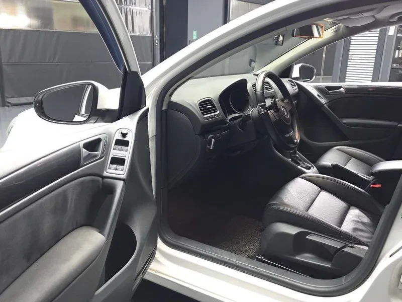 VW Golf 6Th Generation 1.6 Tdi Bluemotion, снимка 10 - Автомобили и джипове - 56209179