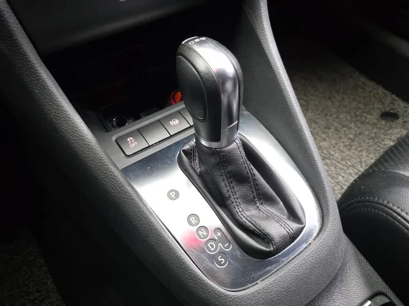 VW Golf 6Th Generation 1.6 Tdi Bluemotion, снимка 9 - Автомобили и джипове - 56209179