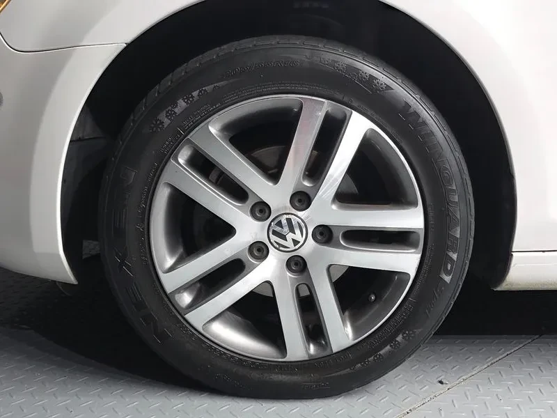 VW Golf 6Th Generation 1.6 Tdi Bluemotion, снимка 5 - Автомобили и джипове - 56209179