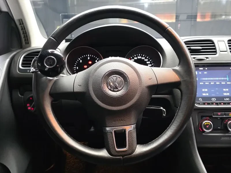 VW Golf 6Th Generation 1.6 Tdi Bluemotion, снимка 13 - Автомобили и джипове - 56209179