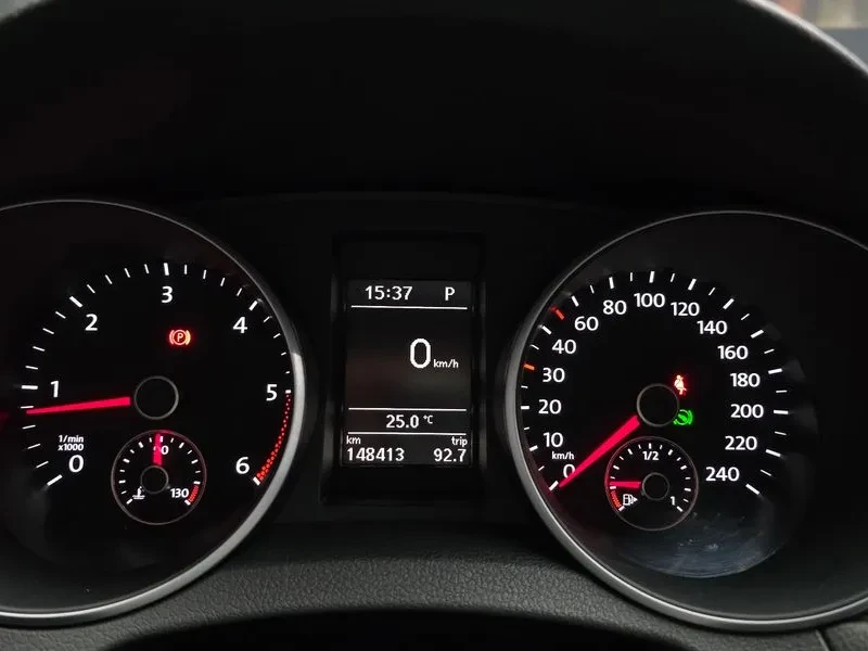 VW Golf 6Th Generation 1.6 Tdi Bluemotion, снимка 8 - Автомобили и джипове - 56209179