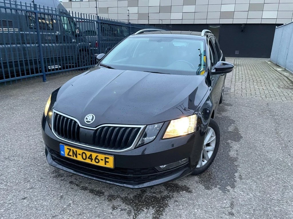 Skoda Octavia 1.5 TSI Ambition Business, снимка 1