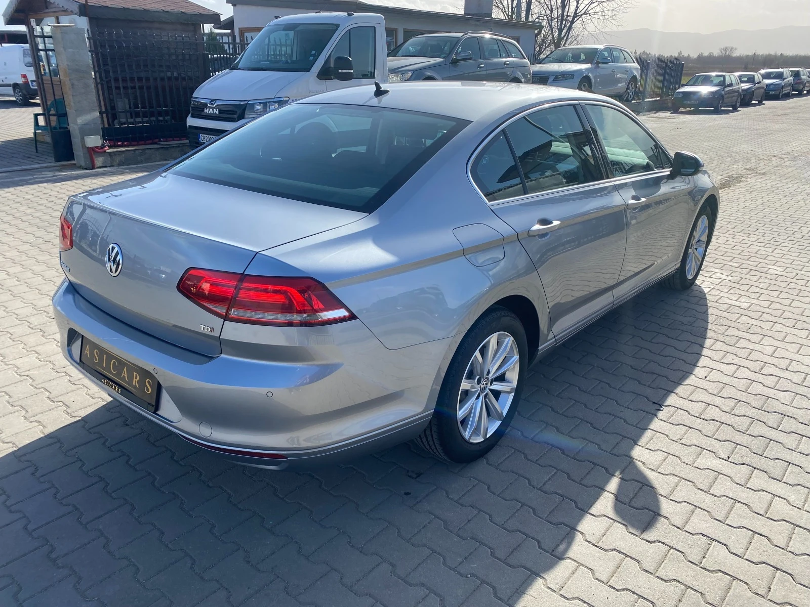 VW Passat 1.6D DISTRONIC EURO 6B - изображение 5