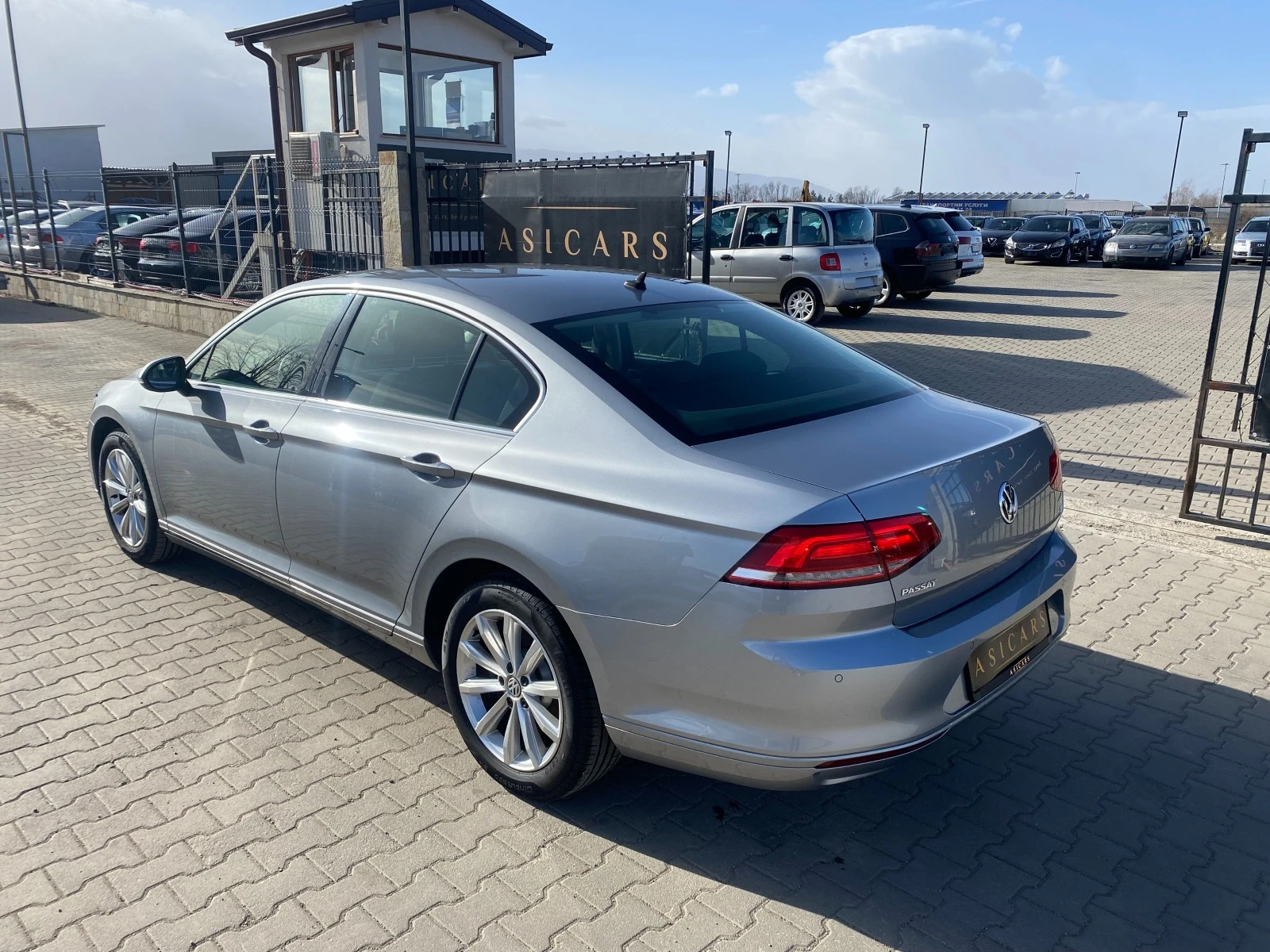 VW Passat 1.6D DISTRONIC EURO 6B - изображение 3