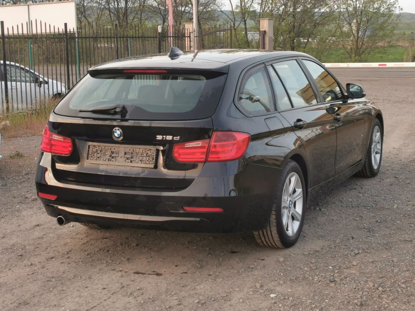 BMW 318 2, 0tdi - изображение 4