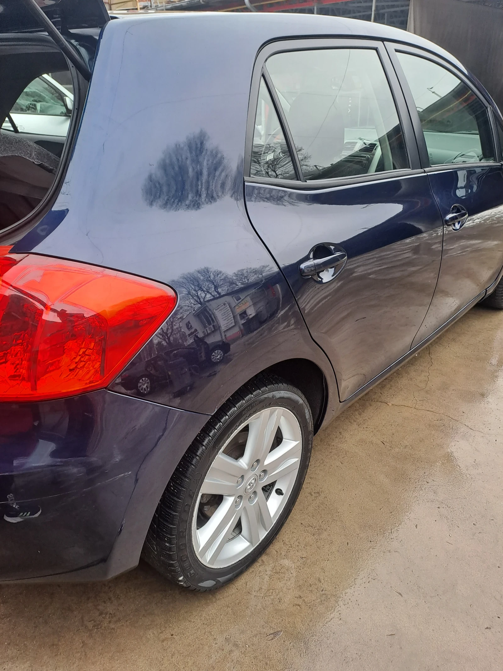 Toyota Auris Хечбек - изображение 4