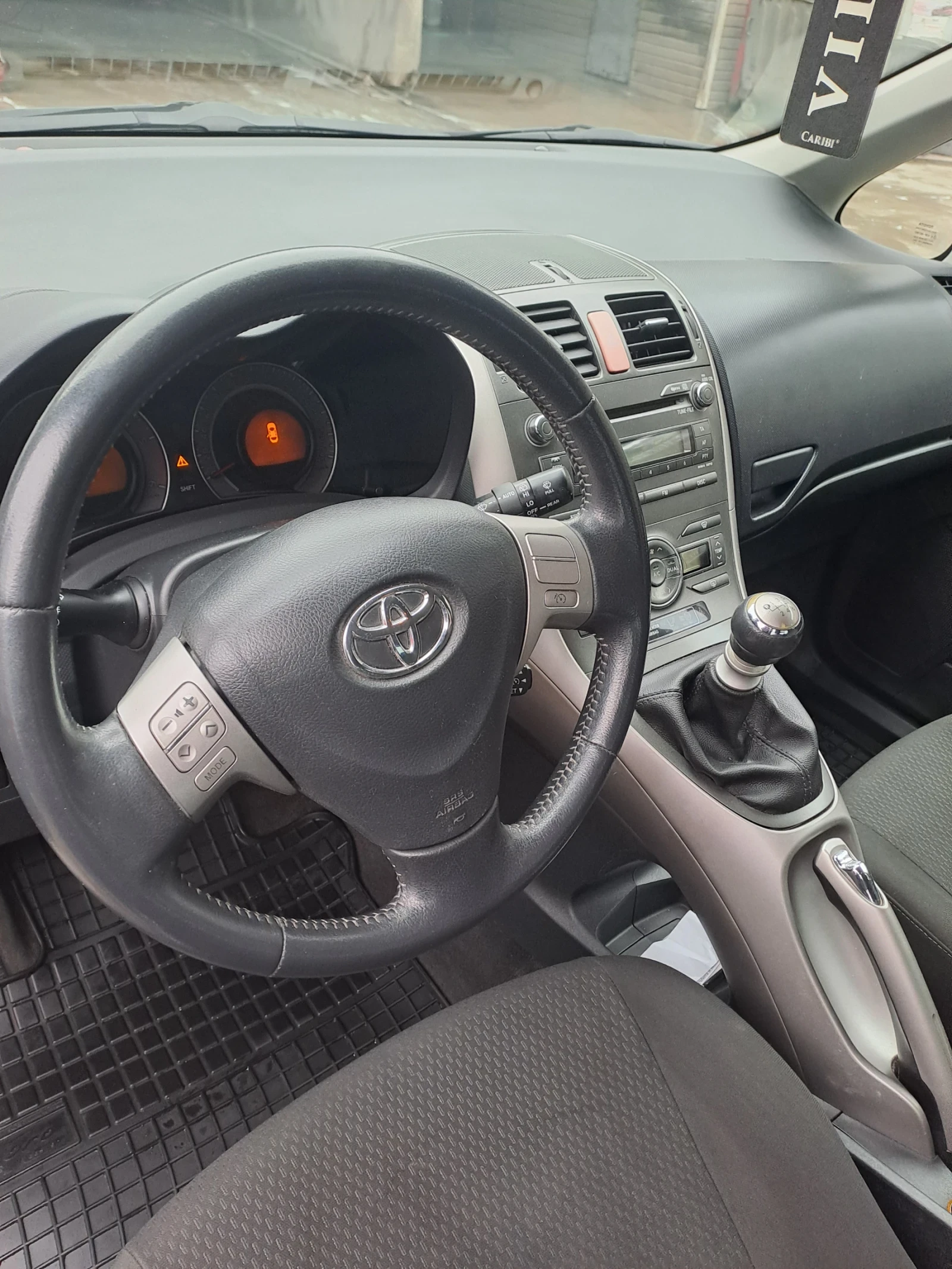 Toyota Auris Хечбек - изображение 3