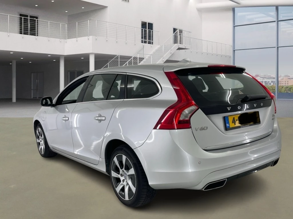 Volvo V60 D6 Summum - изображение 4