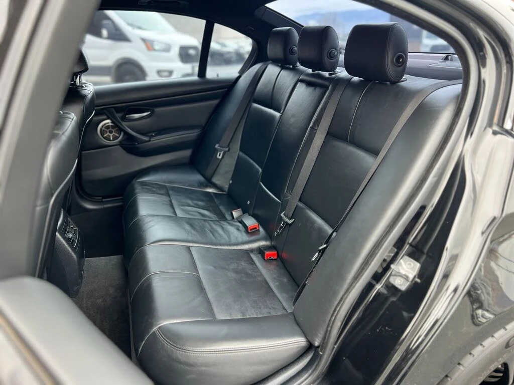 BMW M3 E90 * DCT * CIC * СТОКОВА * СЕРВИЗНА ИСТОРИЯ * , снимка 16 - Автомобили и джипове - 53924046