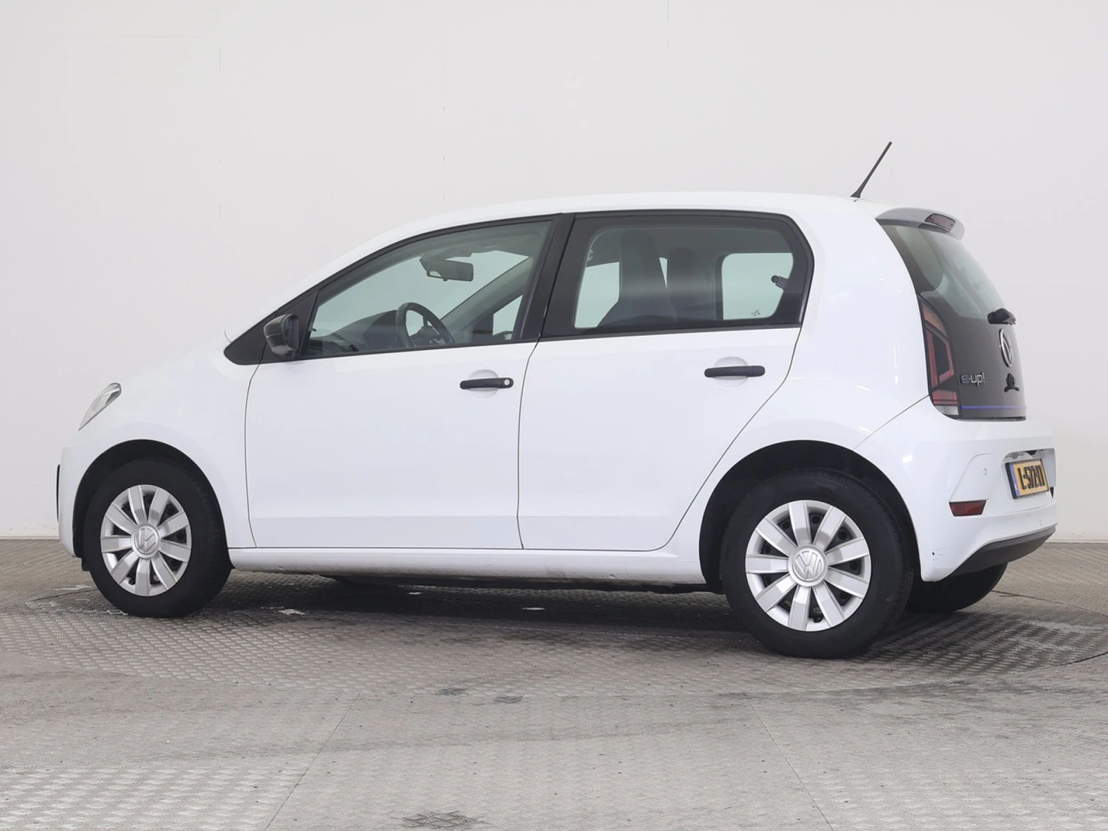 VW Up Electric, снимка 5 - Автомобили и джипове - 53995338