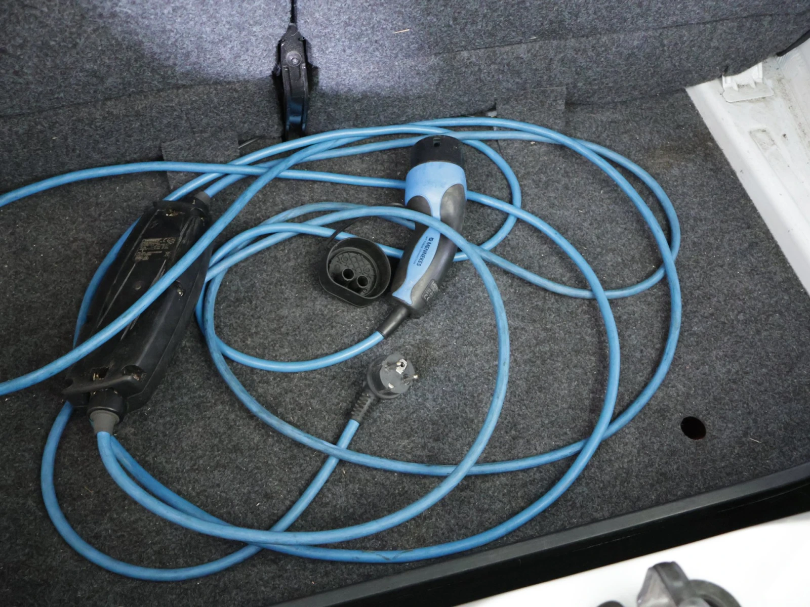 VW Up Electric, снимка 9 - Автомобили и джипове - 53995338