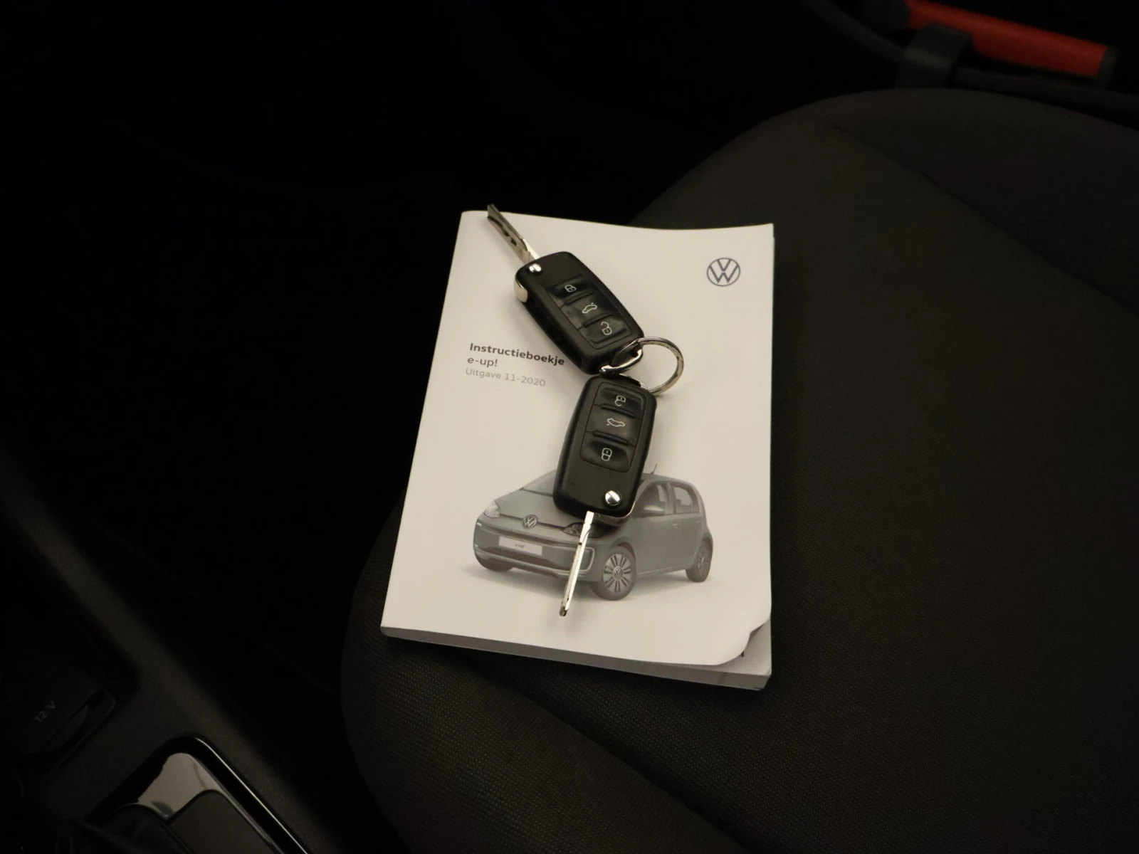 VW Up Electric, снимка 12 - Автомобили и джипове - 53995338