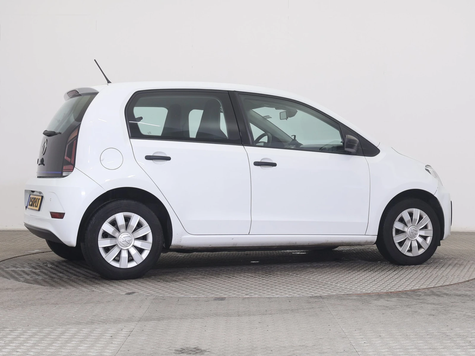 VW Up Electric, снимка 14 - Автомобили и джипове - 53995338