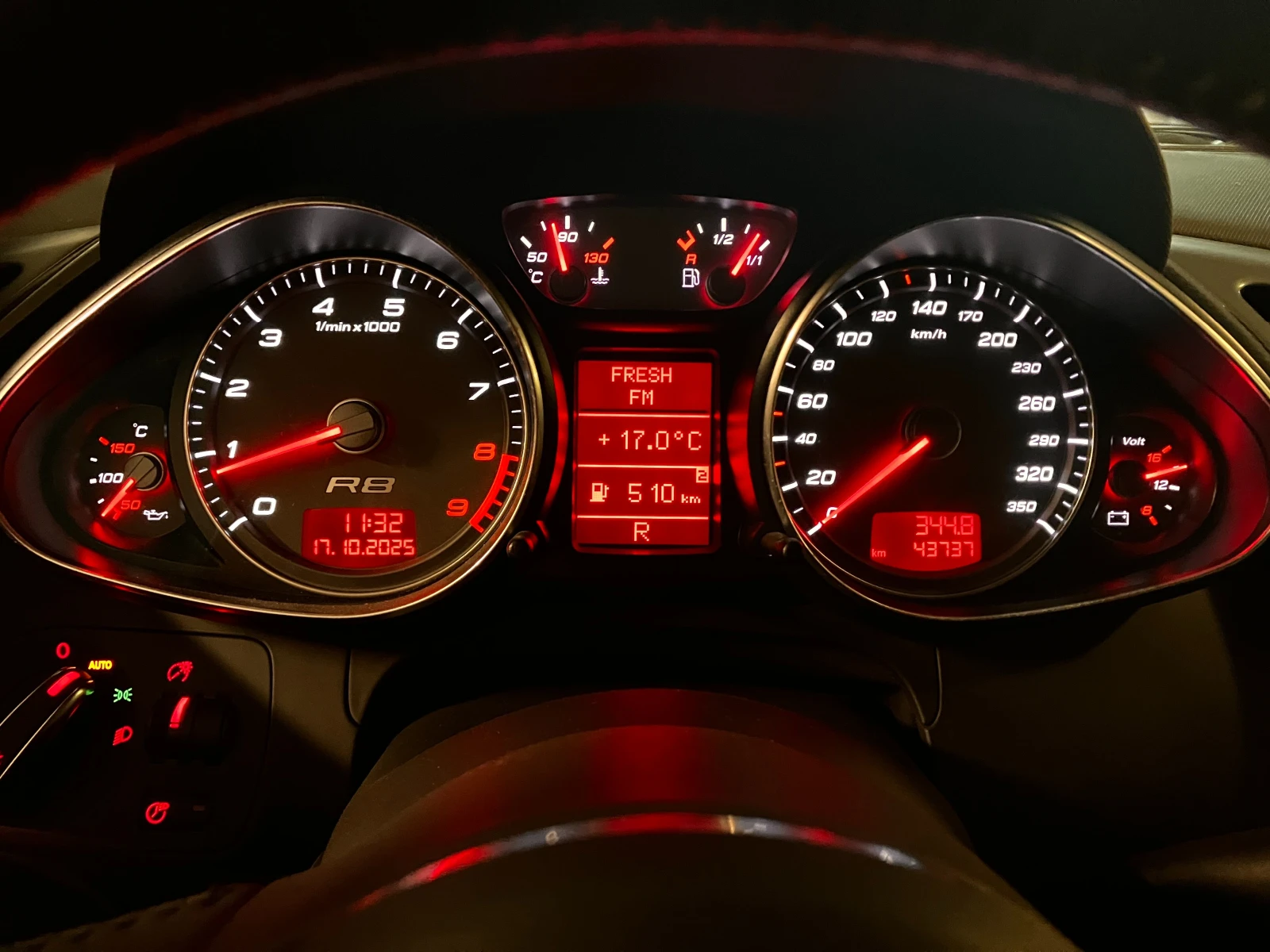 Audi R8 R-TRONIC, снимка 15 - Автомобили и джипове - 54207630