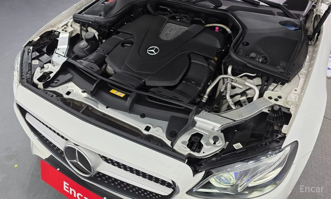 Mercedes-Benz E 400 4MATIC* AMG* BURMESTER* CARBON* 360 КАМЕРИ* ОБДУХ, снимка 6 - Автомобили и джипове - 54214672