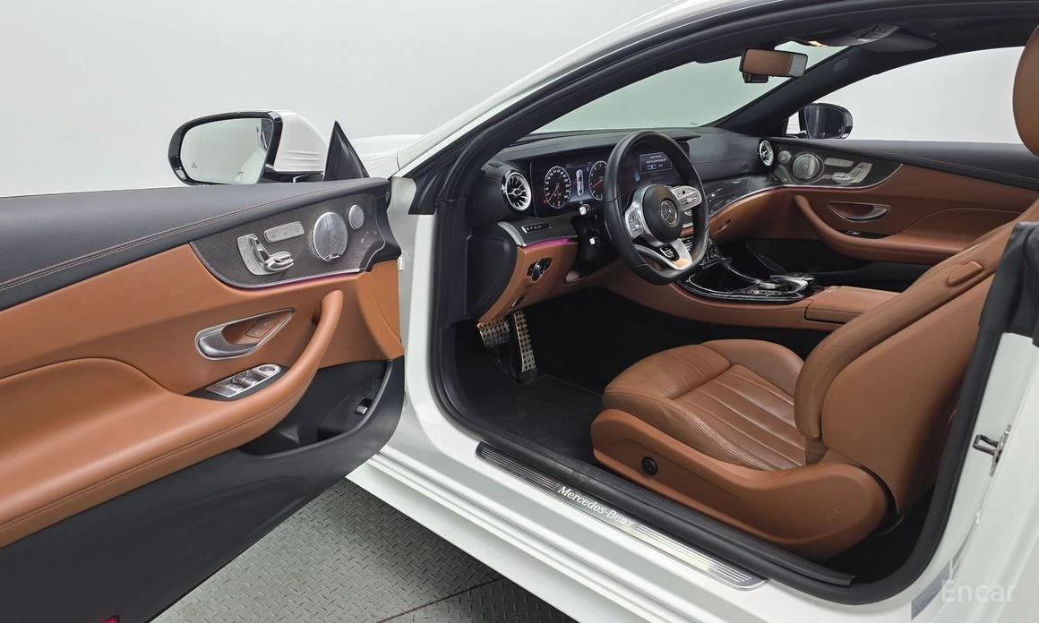 Mercedes-Benz E 400 4MATIC* AMG* BURMESTER* CARBON* 360 КАМЕРИ* ОБДУХ, снимка 7 - Автомобили и джипове - 54214672