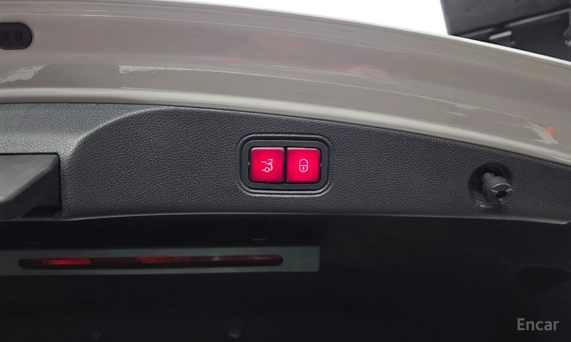 Mercedes-Benz E 400 4MATIC* AMG* BURMESTER* CARBON* 360 КАМЕРИ* ОБДУХ, снимка 16 - Автомобили и джипове - 54214672